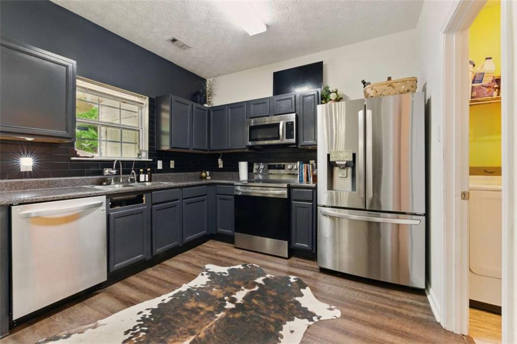 1689 Camden Forrest Way, Riverdale, Georgia image 7