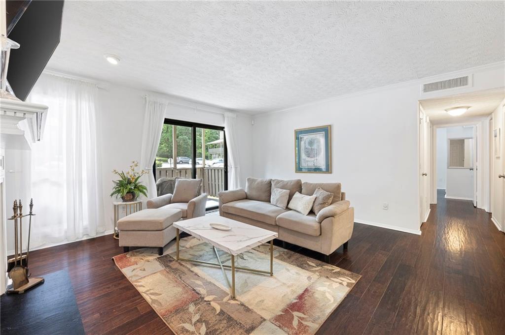 807 Woodcliff Drive, Sandy Springs, Georgia image 9