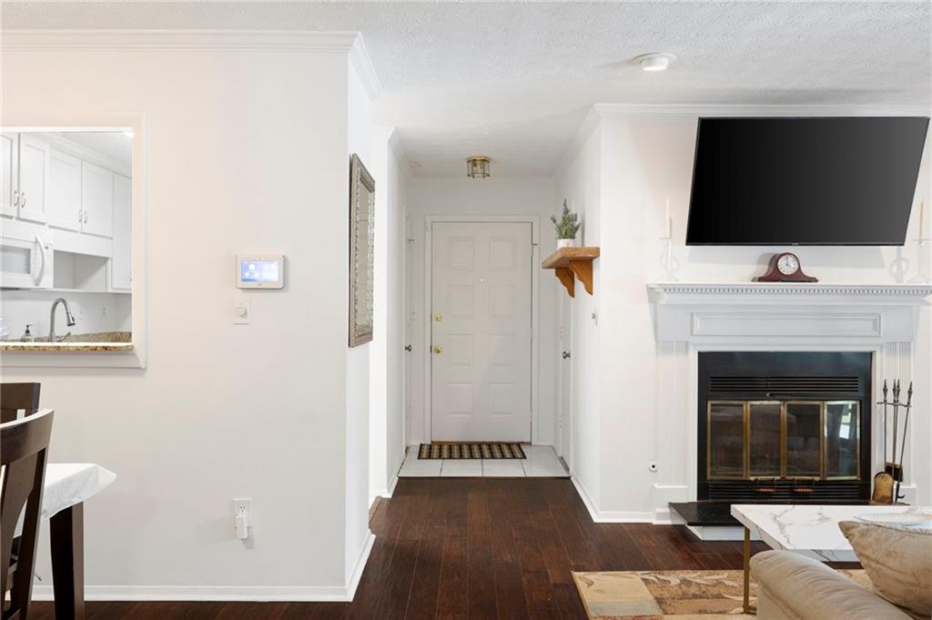 807 Woodcliff Drive, Sandy Springs, Georgia image 3