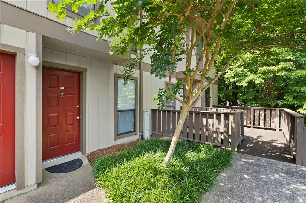 807 Woodcliff Drive, Sandy Springs, Georgia image 2