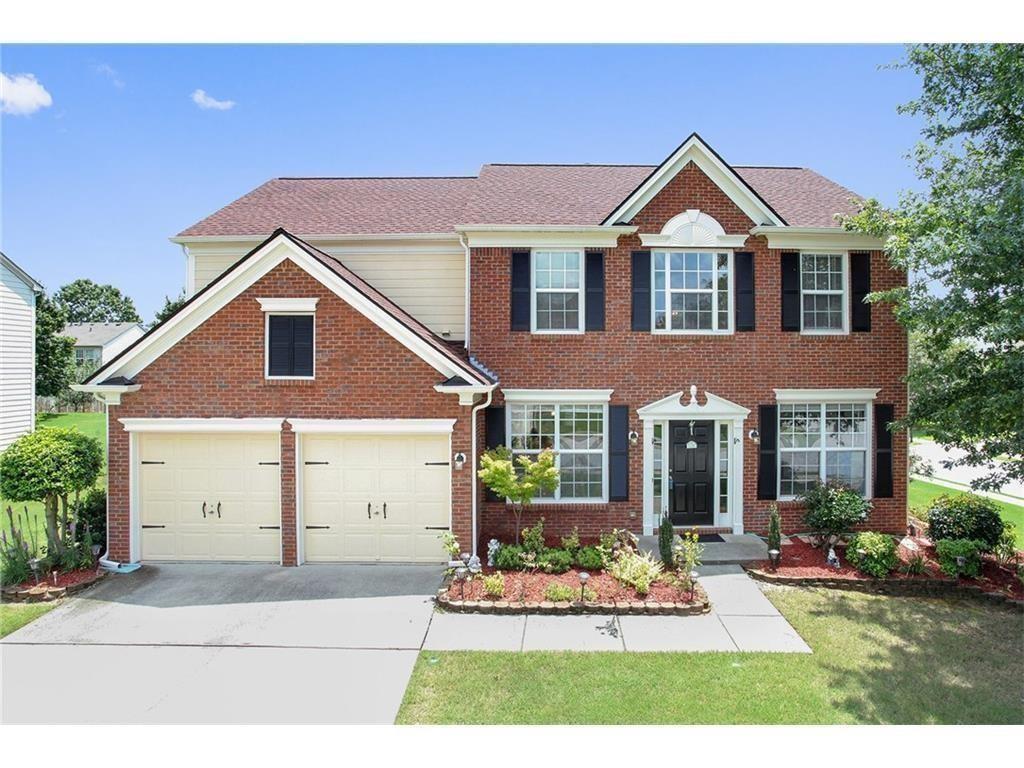 Welcome to this well-maintained, 4-bedroom, 2.5-bath home located in one of the area's top school districts. Featuring an open floor plan with hardwood floors throughout the main level, this home offers both comfort and flexibility. The foyer opens to formal living and dining areas—perfect as flex spaces for a home office or playroom. A separate study on the main level can also be used as a guest bedroom.
The kitchen includes an island and flows seamlessly into the spacious family room, making it ideal for entertaining. Upstairs, you'll find a large master suite with tray ceiling, along with three additional generously sized bedrooms.
Enjoy a spacious, level backyard—perfect for outdoor activities, entertaining, or family fun.