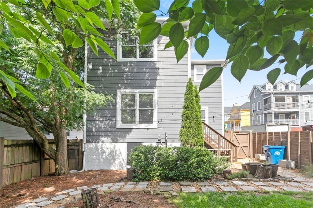562 Terry Street SE