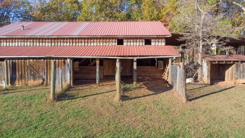 A home in Dawsonville