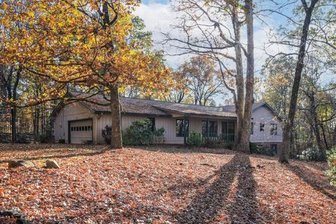 A home in Dawsonville