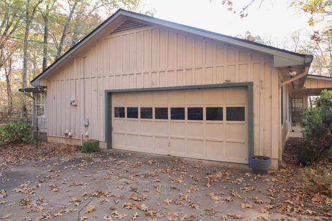 A home in Dawsonville