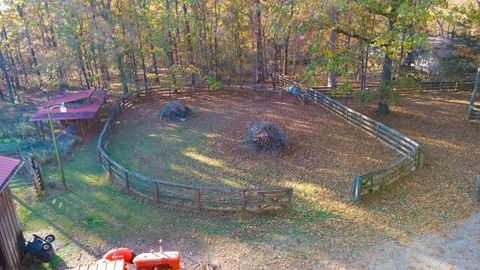 A home in Dawsonville