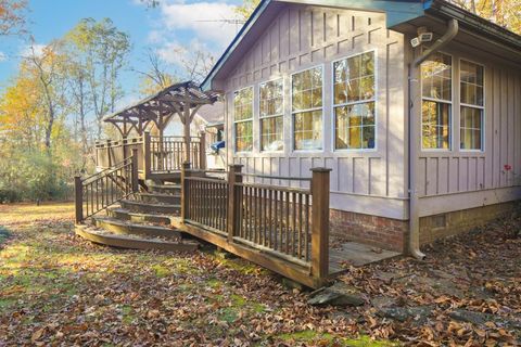 A home in Dawsonville