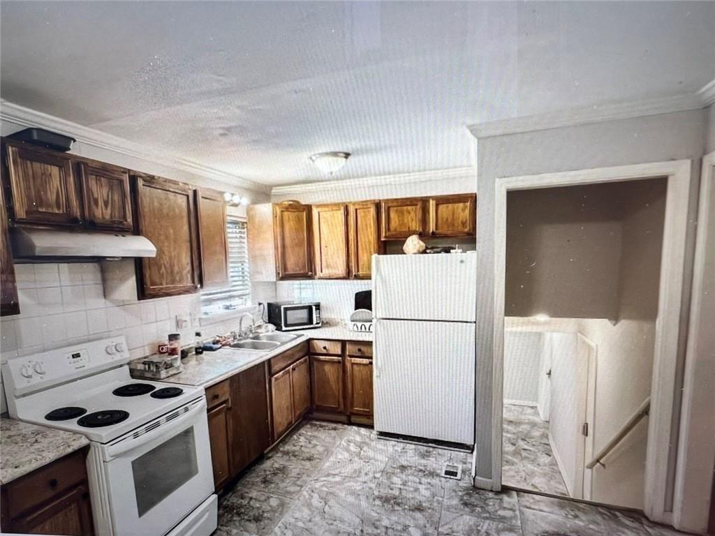 3238 Amhurst Drive NW