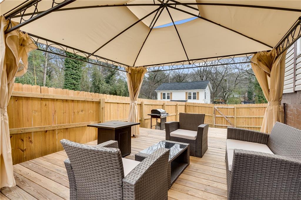 335 Fairburn Road NW