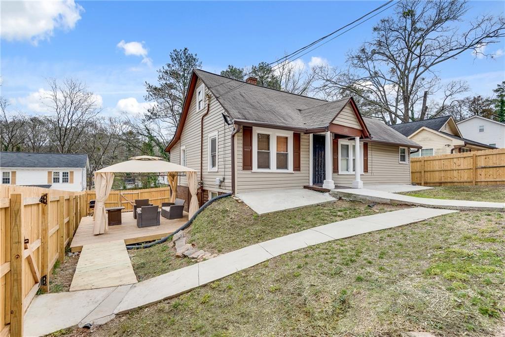 335 Fairburn Road NW