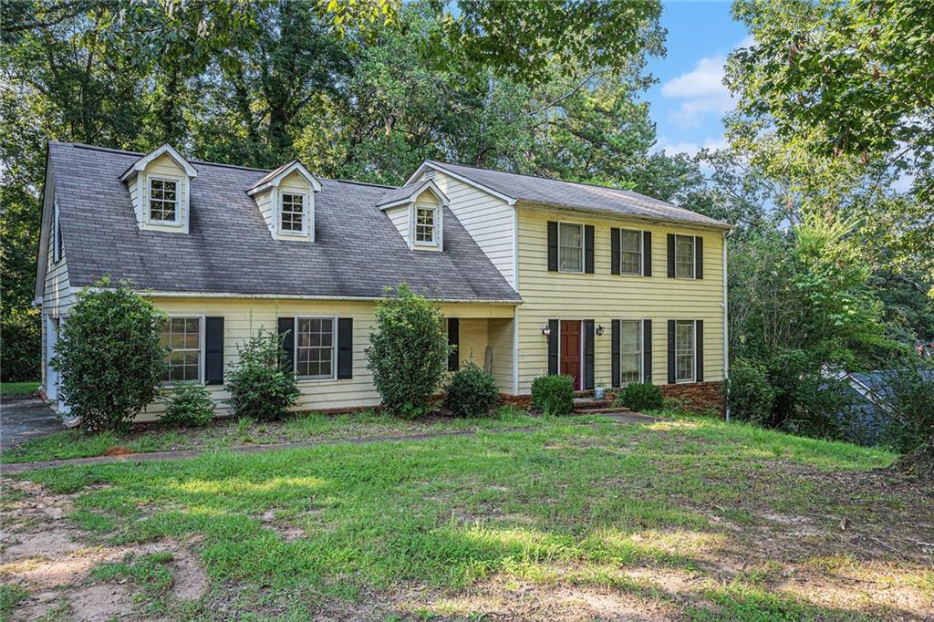 Perfect for investors or first-time homeowners! This spacious 4-bedroom, 2.5-bath traditional home offers more than 2,400 sq. ft. of living space, plus an unfinished basement, all situated on over half an acre in the sought-after Lokchapee subdivision of North Macon.
With solid bones and endless potential, this property is ready for your updates and personal touches. Highlights include a cozy fireplace, a practical floor plan, generously sized bedrooms, and a large yard—ideal for entertaining, gardening, or future expansion.
Whether you’re searching for your next flip, rental investment, or a forever home to customize, this property delivers an excellent opportunity in a prime location—just minutes from shopping, dining, and convenient access to I-75.
Don’t miss your chance to bring new life to 602 Commanche Drive!