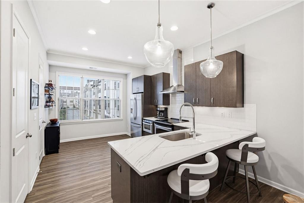 629 Broadview Place NE