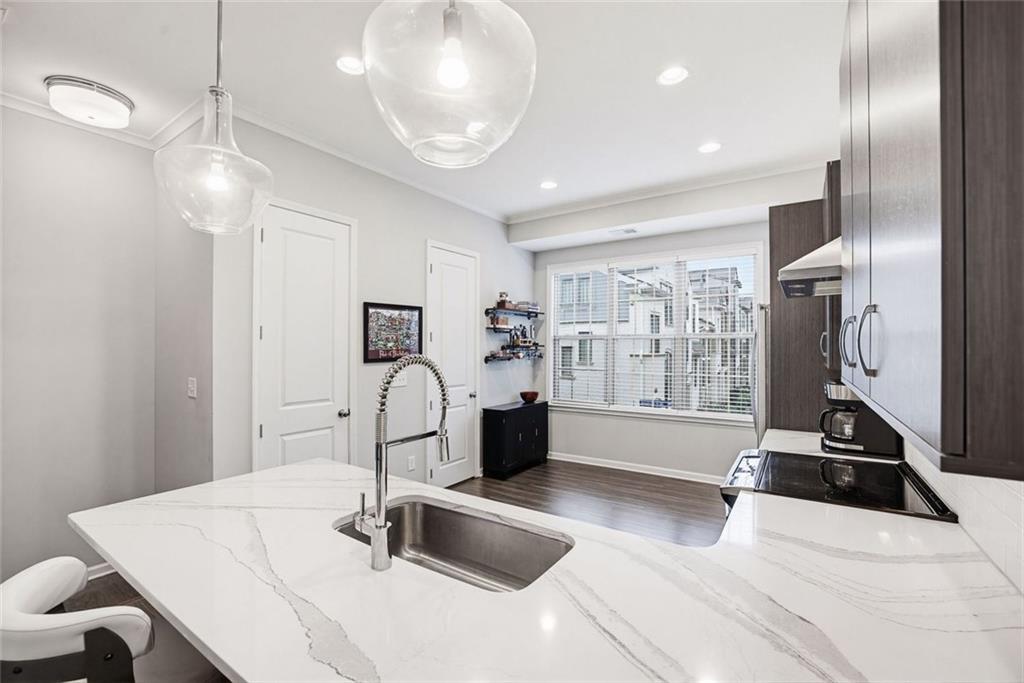 629 Broadview Place NE