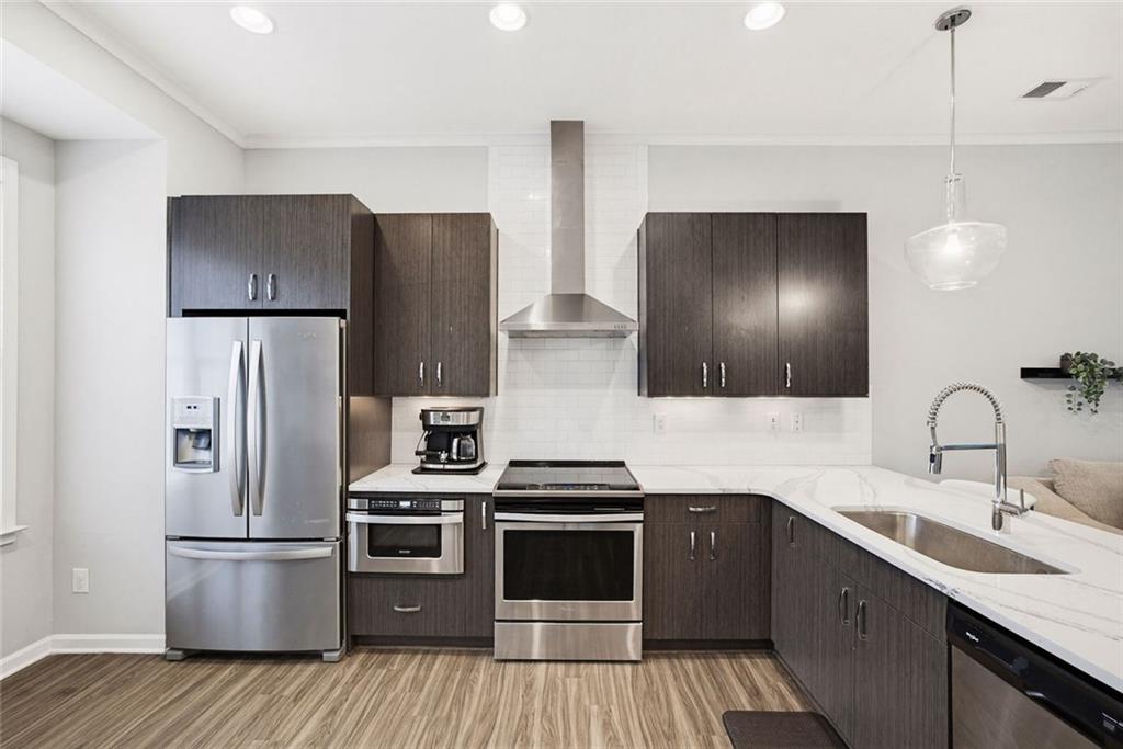 629 Broadview Place NE