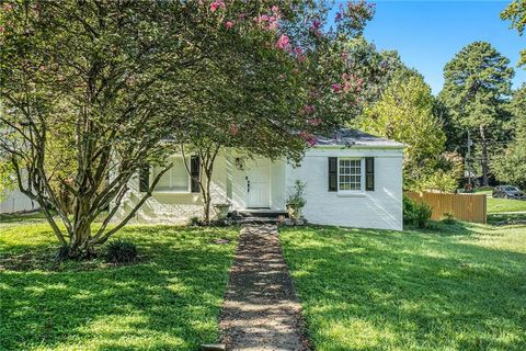 Photo of 961 Lindbergh Drive NE, Atlanta, GA 30324 (MLS # 7757136)