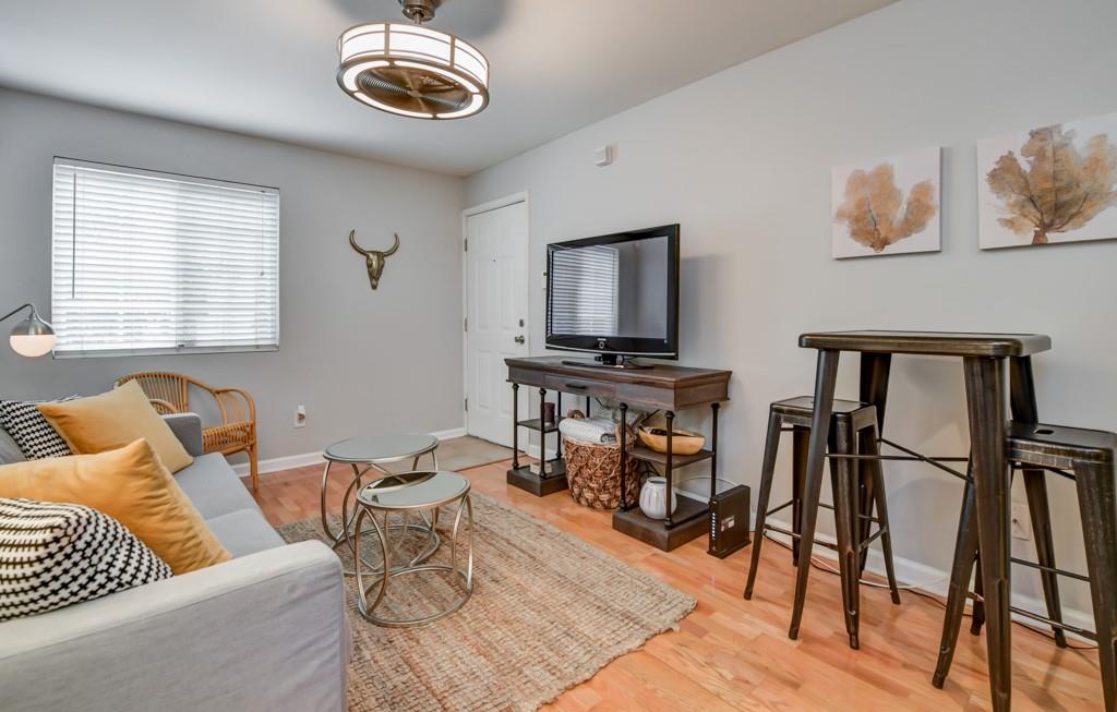 210 Sampson Street NE 5