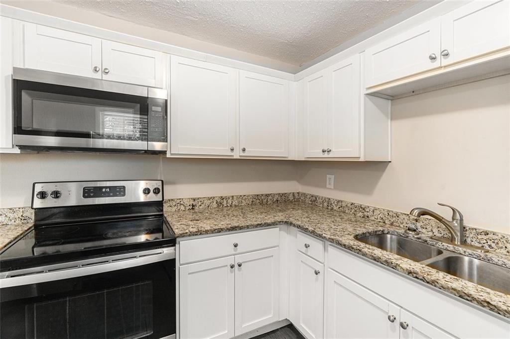 2946 CARRIAGE Lane