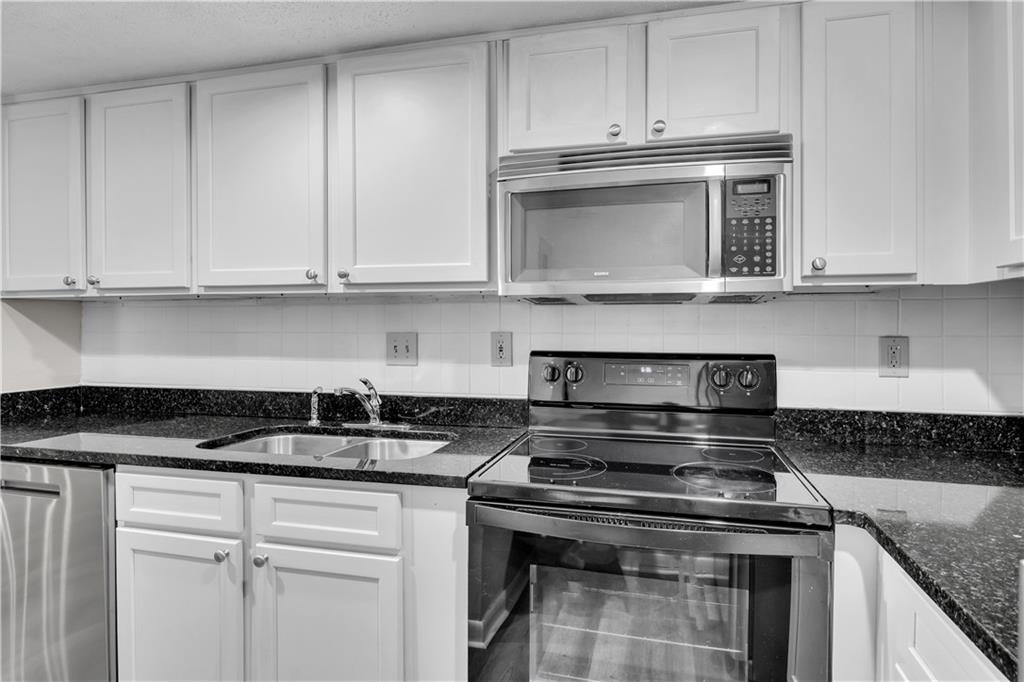 6900 Roswell Road 10Q