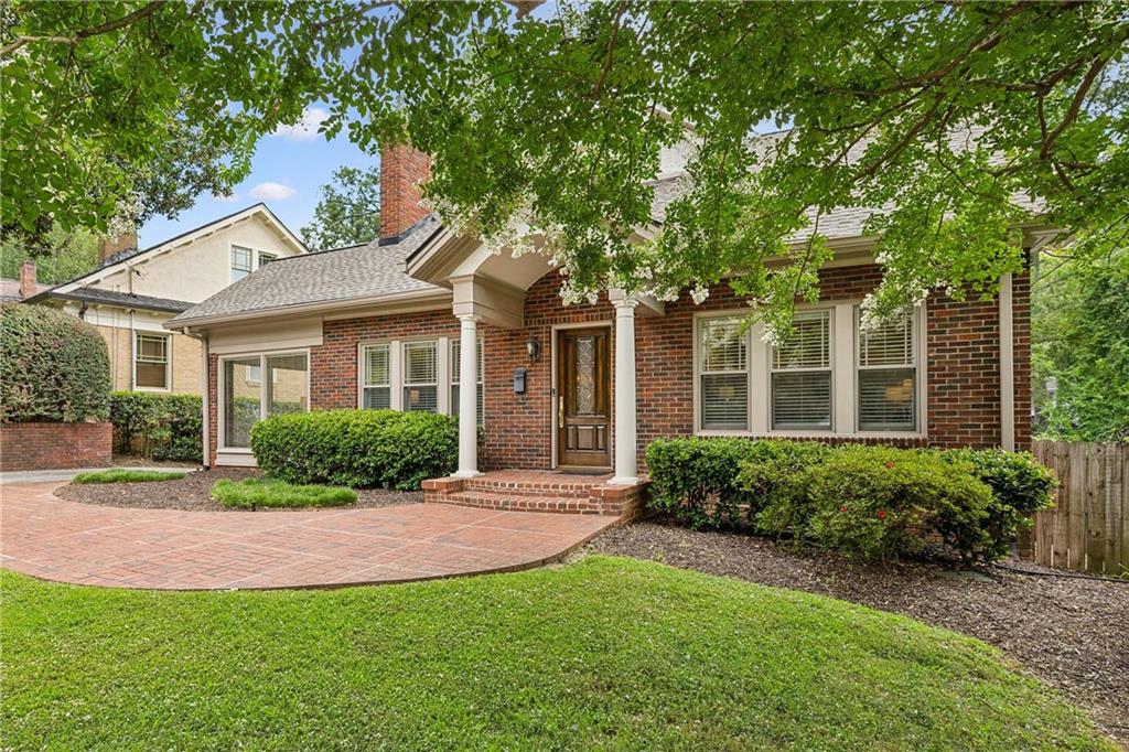 833 E Morningside Drive NE