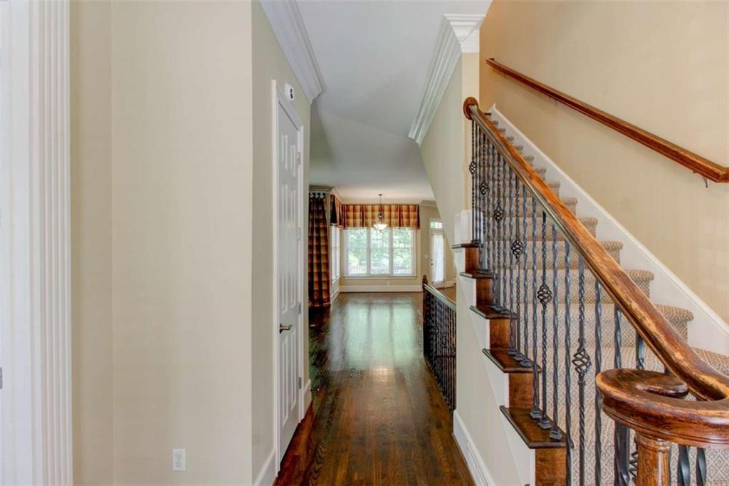 7520 Ledgewood Way, Suwanee, Georgia image 8