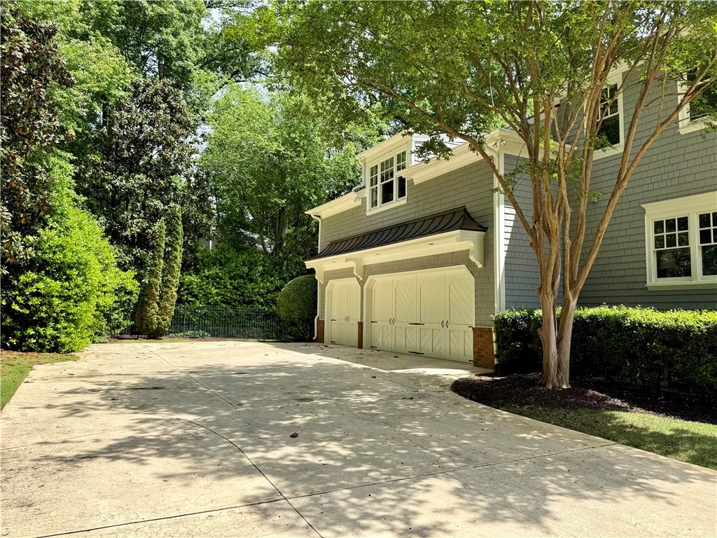 2000 Lancaster Square