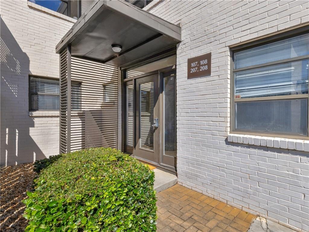 808 Greenwood Avenue NE 207