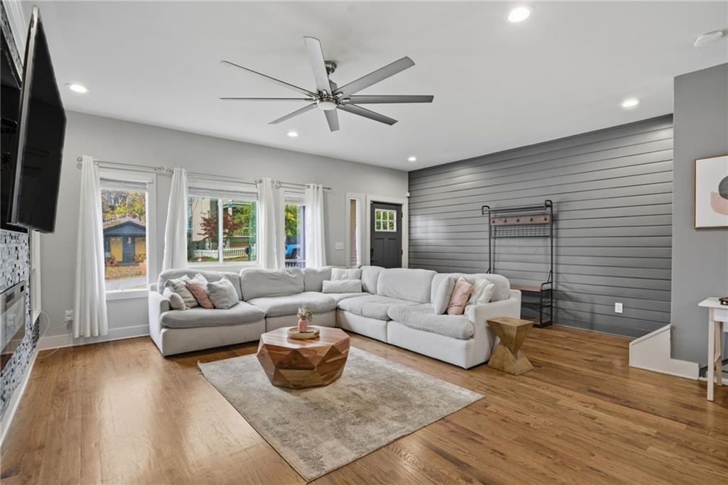 160 Vanira Avenue SE A