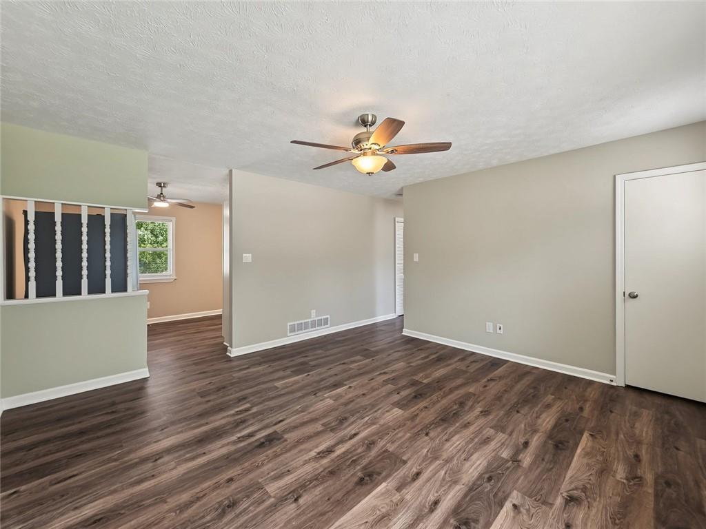 1898 Burfordi Drive SW