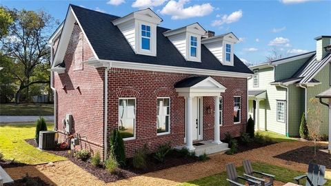 Homes For Sale - 124 Morgan Street<br/> Senoia, GA 30276
