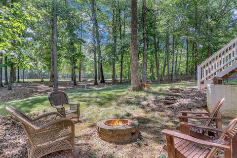 A home in Dacula