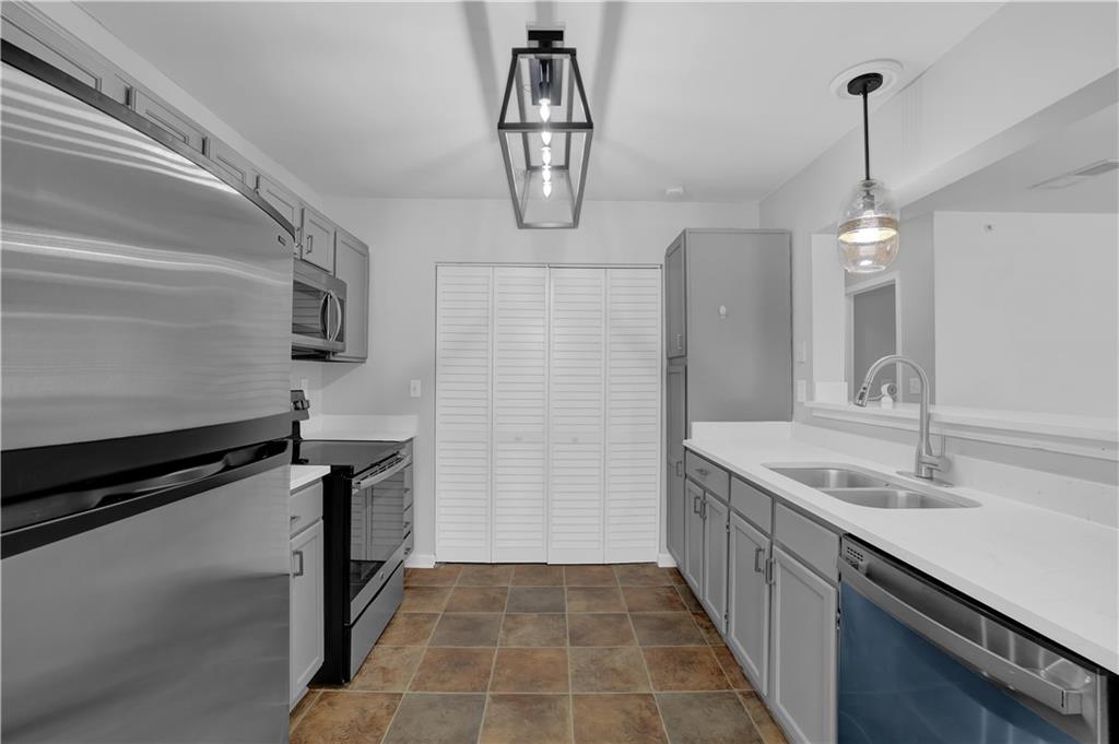 303 Mill Pond Court SE