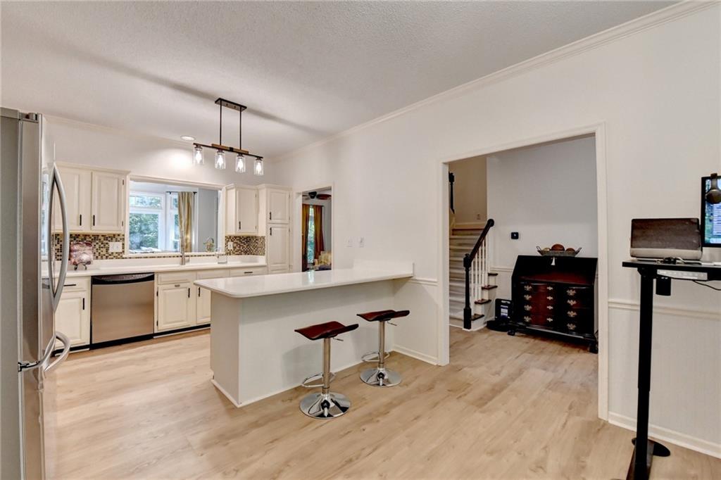 248 Riverview Trail, Roswell, Georgia image 6