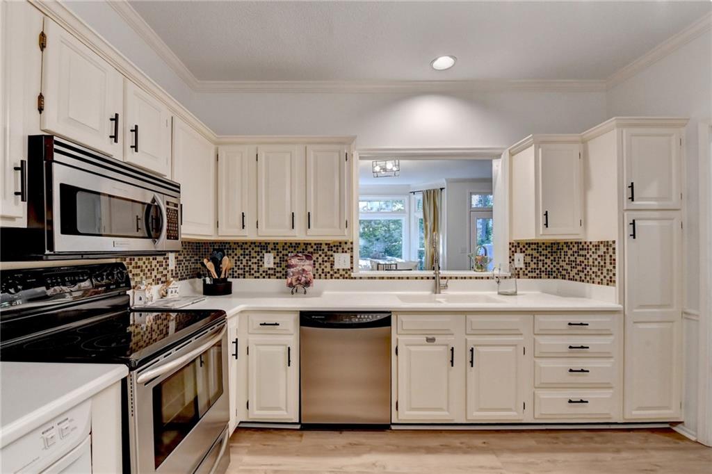 248 Riverview Trail, Roswell, Georgia image 9