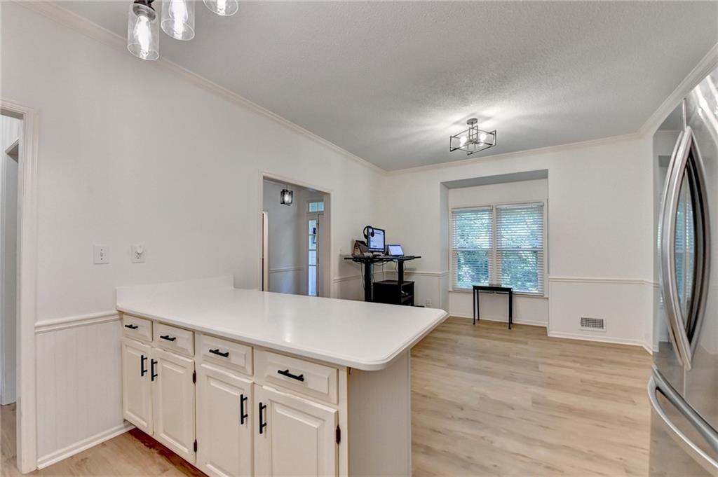 248 Riverview Trail, Roswell, Georgia image 8
