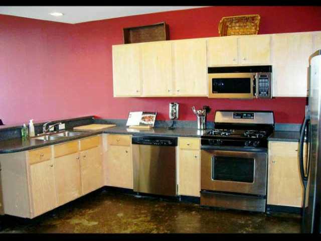 INTOWN LOFT COMPLETE WITH POLISHED CONCRETE FLOORS, LARGE WINDOWS, & 10' CEILINGS. BEDROOM W/ WALK IN CLOSETS AND SPACE FOR HOME OFFICE AREA, LIVING RM W/ SPECTACULAR VIEWS! GOURMET KITCHEN W/STAINLESS APPLS. 24 HOUR CONCIERGE, ROOFTOP GYM, LOUNGE & DECK. $1500 DECORATOR BONUS
