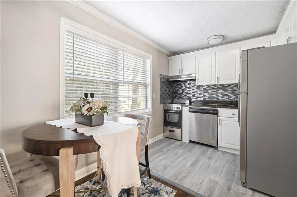 Atlanta, Georgia 30305, United States, 1 Bedroom Bedrooms, ,1 BathroomBathrooms,Residential,Active,185743