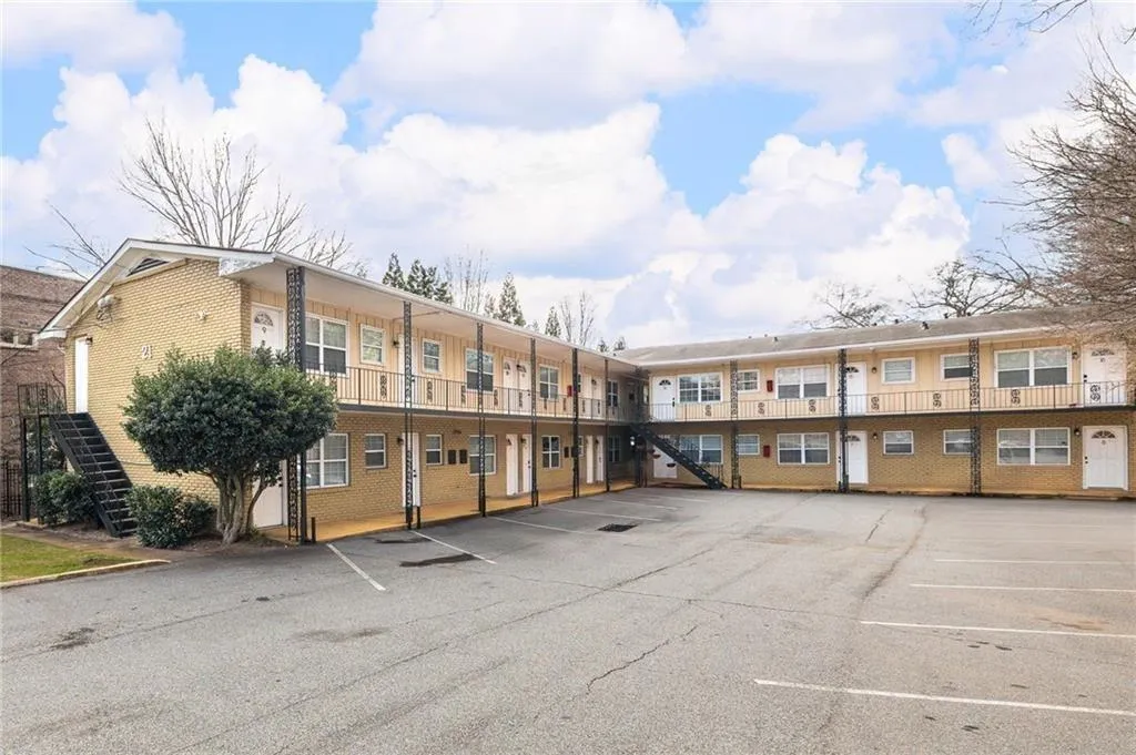 Atlanta, Georgia 30305, United States, 1 Bedroom Bedrooms, ,1 BathroomBathrooms,Residential,Active,185743