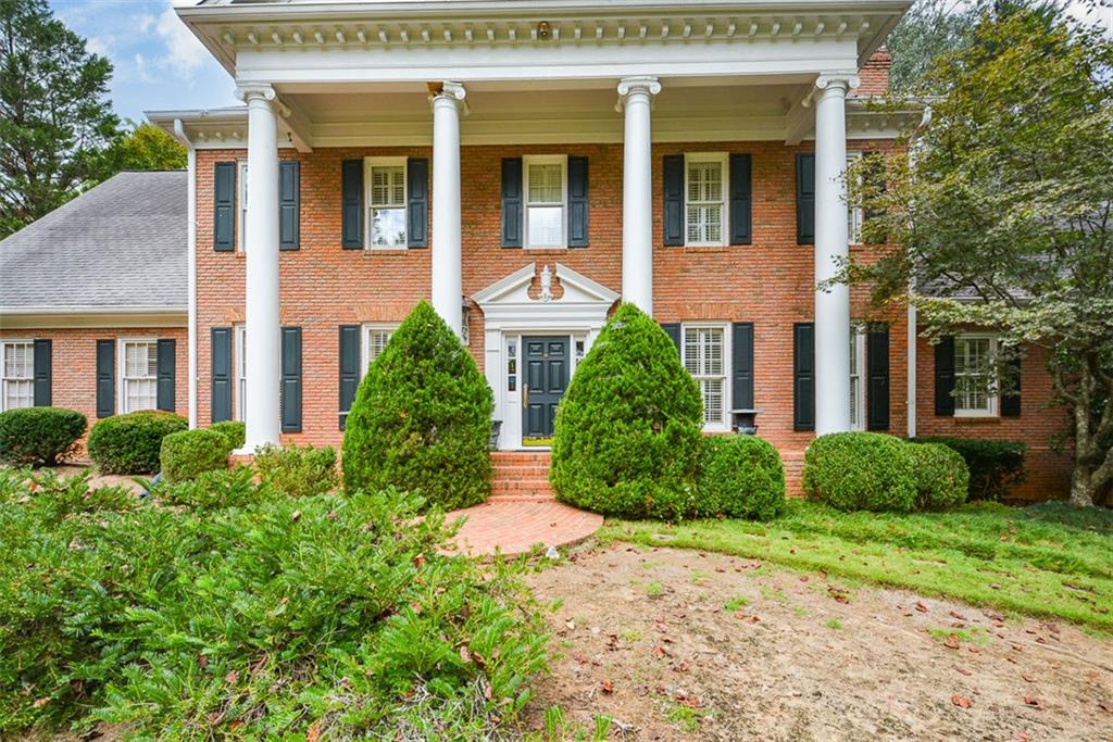 1640 Lazy River Lane