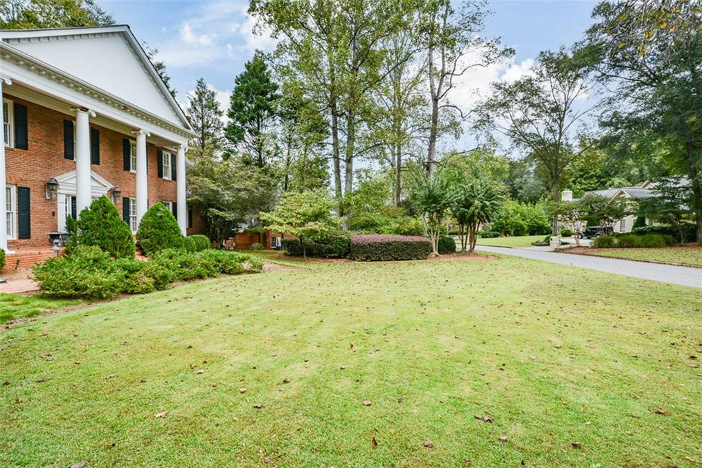 1640 Lazy River Lane