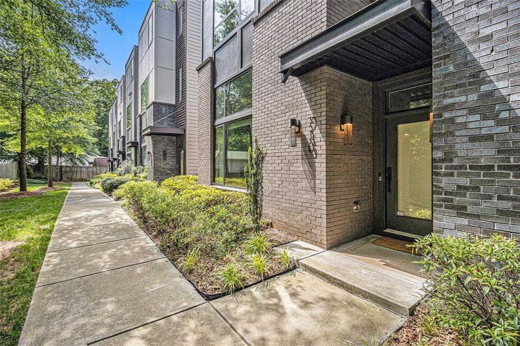 710 OAKVIEW Road