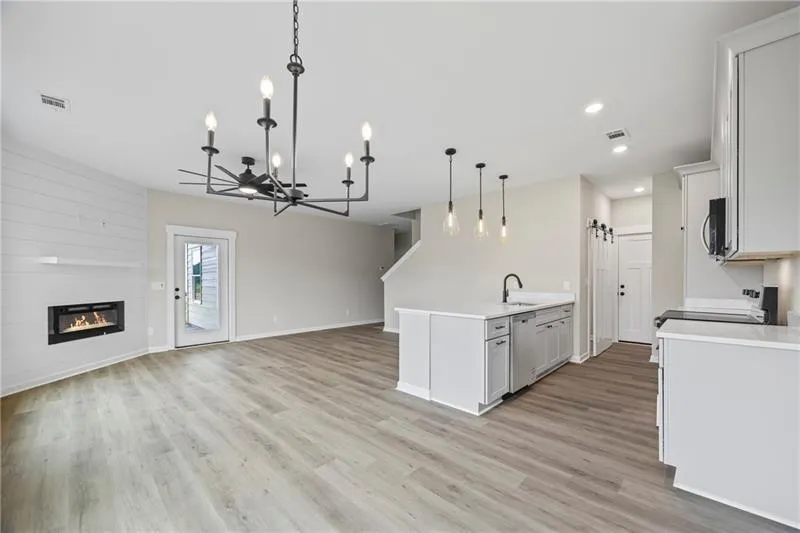 Toccoa, Georgia 30577, United States, 3 Bedrooms Bedrooms, ,3 BathroomsBathrooms,Residential,Active,175959