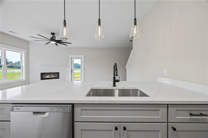 Toccoa, Georgia 30577, United States, 3 Bedrooms Bedrooms, ,3 BathroomsBathrooms,Residential,Active,175959