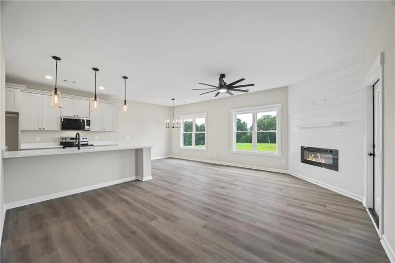 Toccoa, Georgia 30577, United States, 3 Bedrooms Bedrooms, ,3 BathroomsBathrooms,Residential,Active,175959