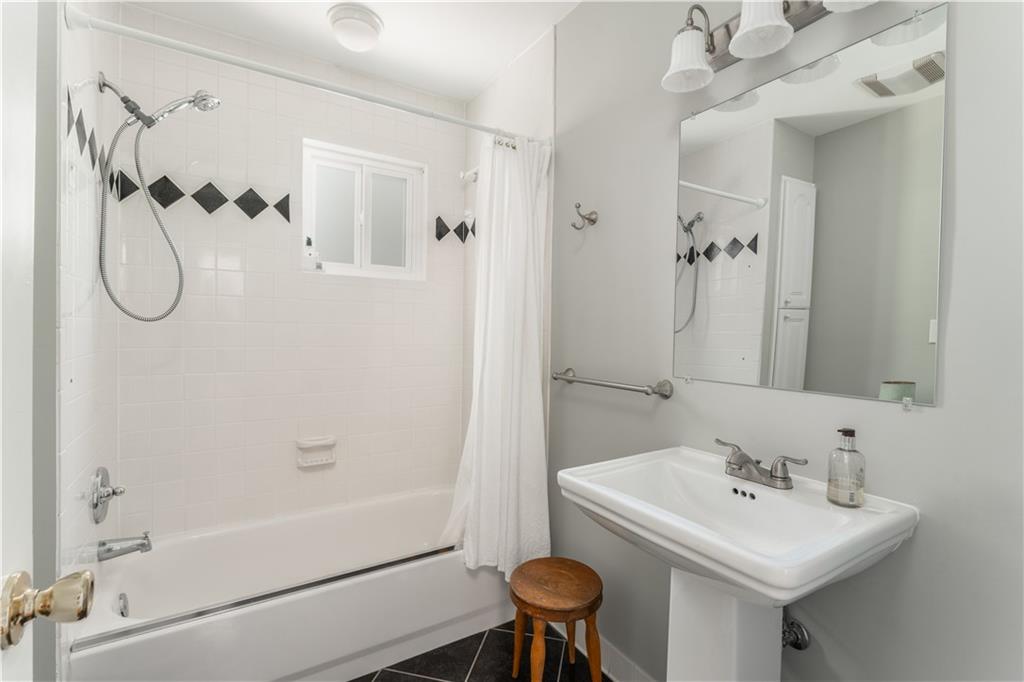 2590 Hawthorne Place, Atlanta, Georgia image 24