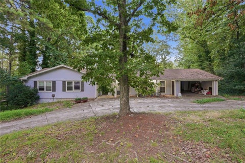 Homes For Sale - 2324 Sussex Court<br/> Snellville, GA 30078