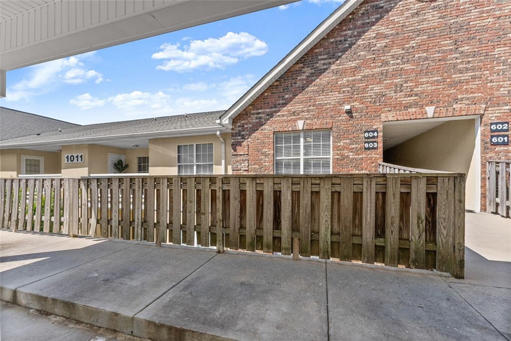 1011 Holly Drive 604