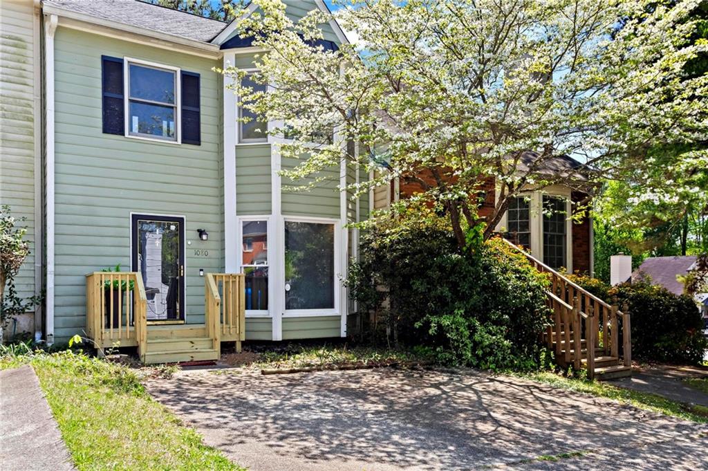 Adorable 2/2 Roomate Plan Townhome ready for you to move in. Located near Marietta Square,Downtown Smyrna, Silver Comet Trail, Trust Park, schools, shopping 285/75 this is an ideal location. Pet friendly with a fenced in back yard. Bright and airy this will feel like home right away. New LVP flooring, New Back and front deck too.