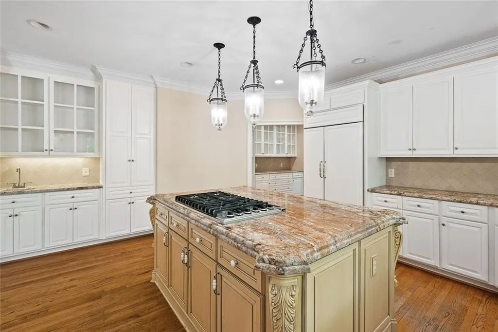 Sandy Springs, Georgia 30350, United States, 4 Bedrooms Bedrooms, ,6 BathroomsBathrooms,Residential,Pending,138249