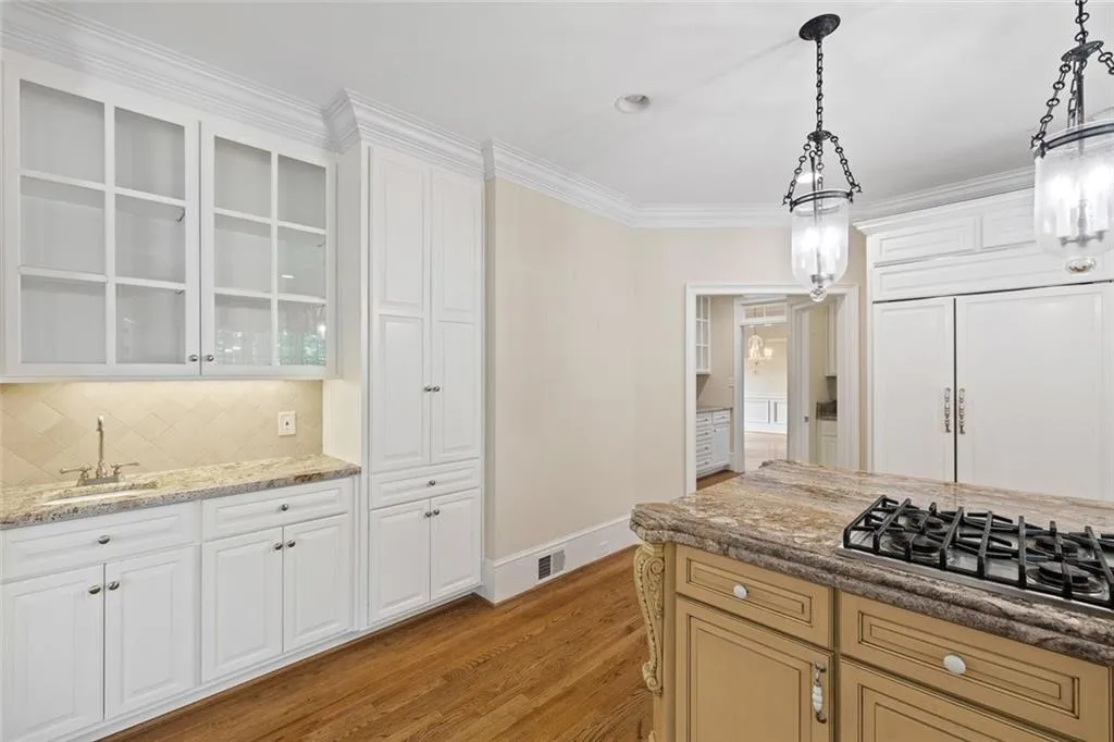 Sandy Springs, Georgia 30350, United States, 4 Bedrooms Bedrooms, ,6 BathroomsBathrooms,Residential,Pending,138249