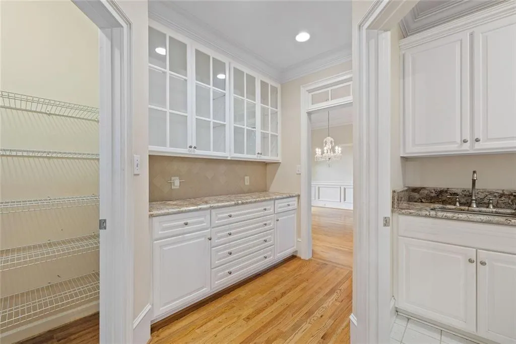 Sandy Springs, Georgia 30350, United States, 4 Bedrooms Bedrooms, ,6 BathroomsBathrooms,Residential,Pending,138249